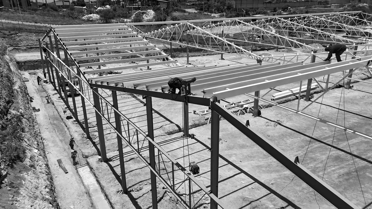 Nave Industrial – Valsequillo, montaje de estructura y cubierta