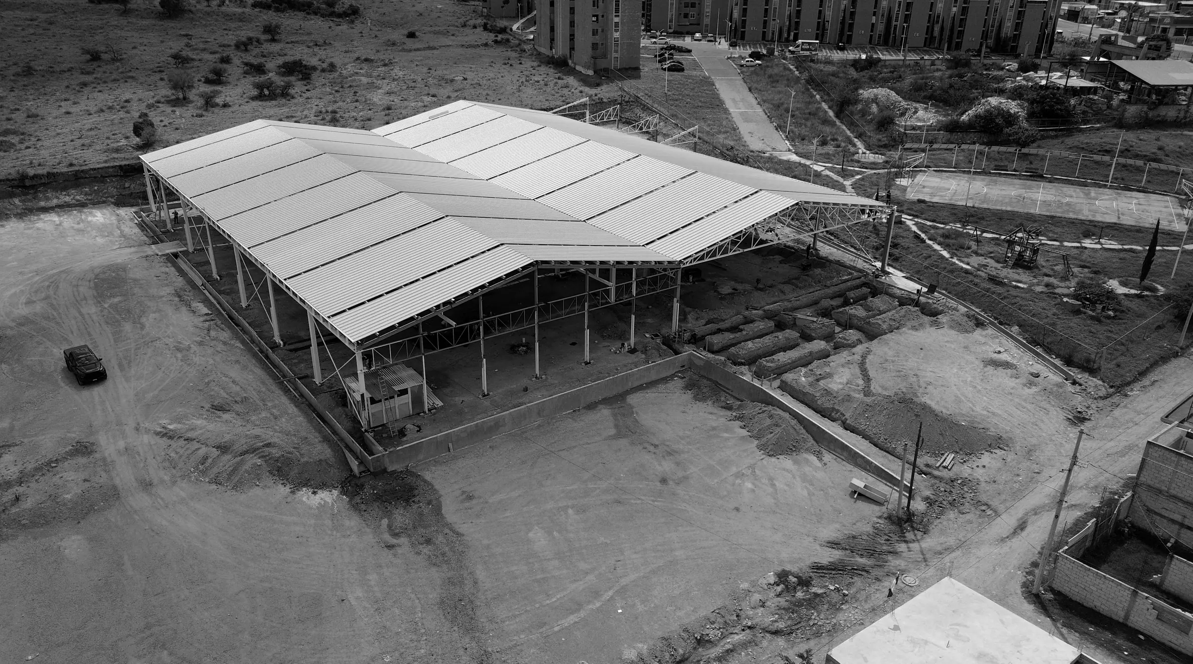 Nave Industrial – Valsequillo, estructura terminada y cimentación de oficinas
