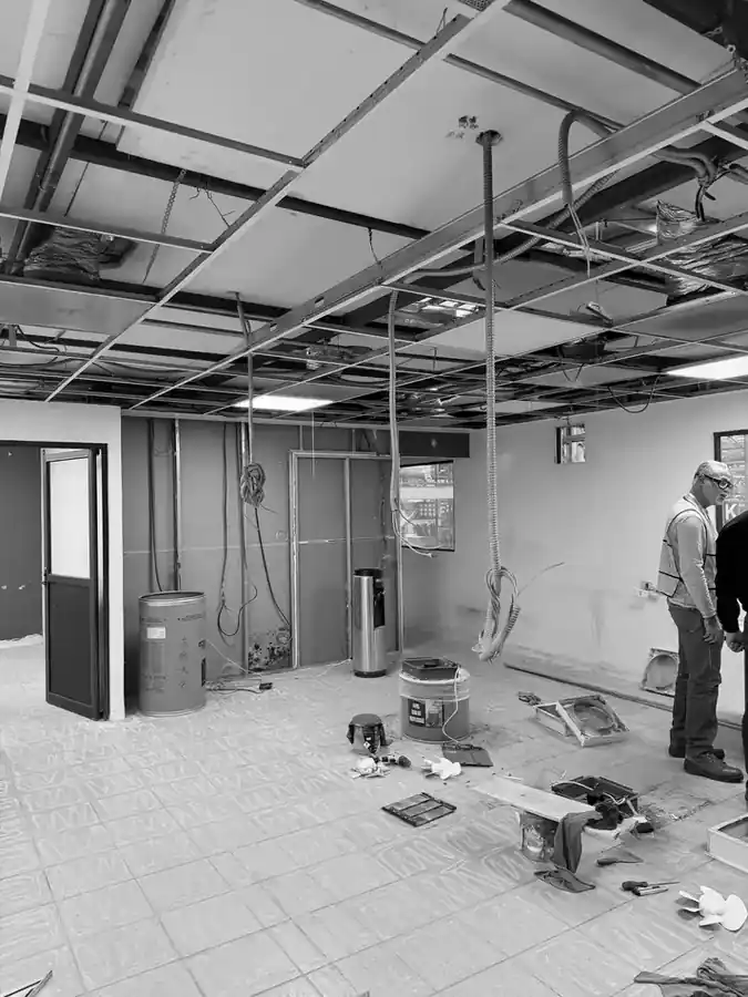 Remodelación de oficinas corporativas en planta automotriz – Puebla
